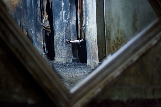 Зеркала (Mirrors)